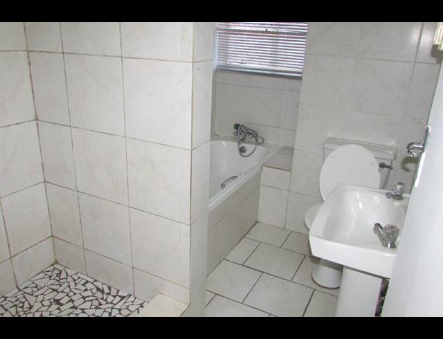 2 BEDROOM TOWNHOUSE FOR SALE IN WHITE RIVER CENTRAL